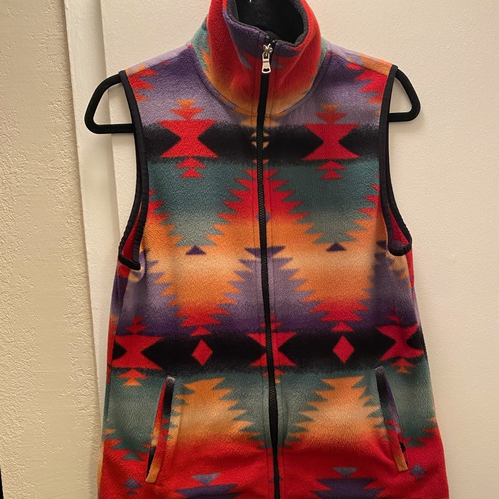 Chaps Sport Aztec geometric print vest